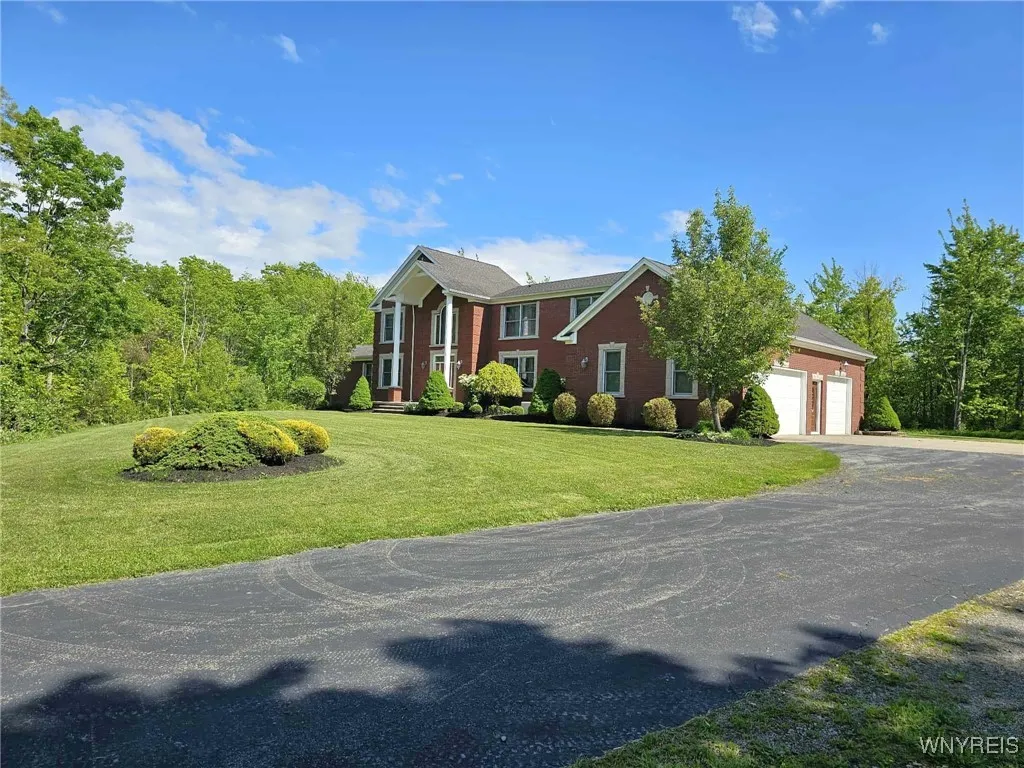 5403 Armor Duells Road, Orchard Park, New York 141, Orchard Park, New York 14127, 3 Bedrooms Bedrooms, 10 Rooms Rooms,2 BathroomsBathrooms,Residential,Closed,5403 Armor Duells Road, Orchard Park, New York 141,B1592983