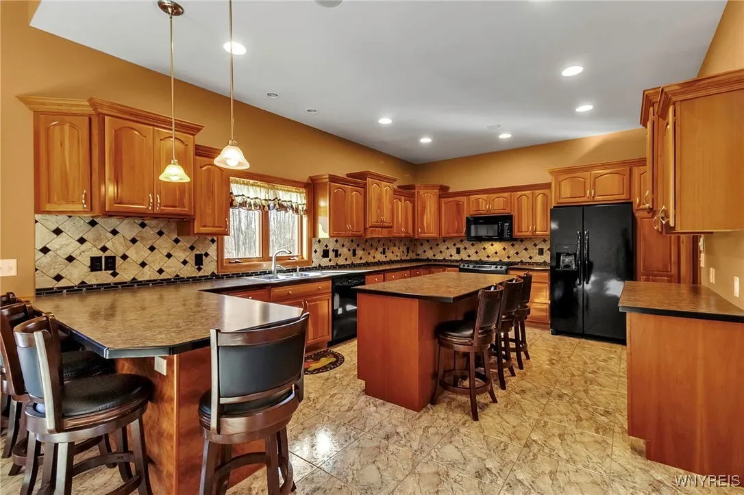5403 Armor Duells Road, Orchard Park, New York 141, Orchard Park, New York 14127, 3 Bedrooms Bedrooms, 10 Rooms Rooms,2 BathroomsBathrooms,Residential,Closed,5403 Armor Duells Road, Orchard Park, New York 141,B1592983