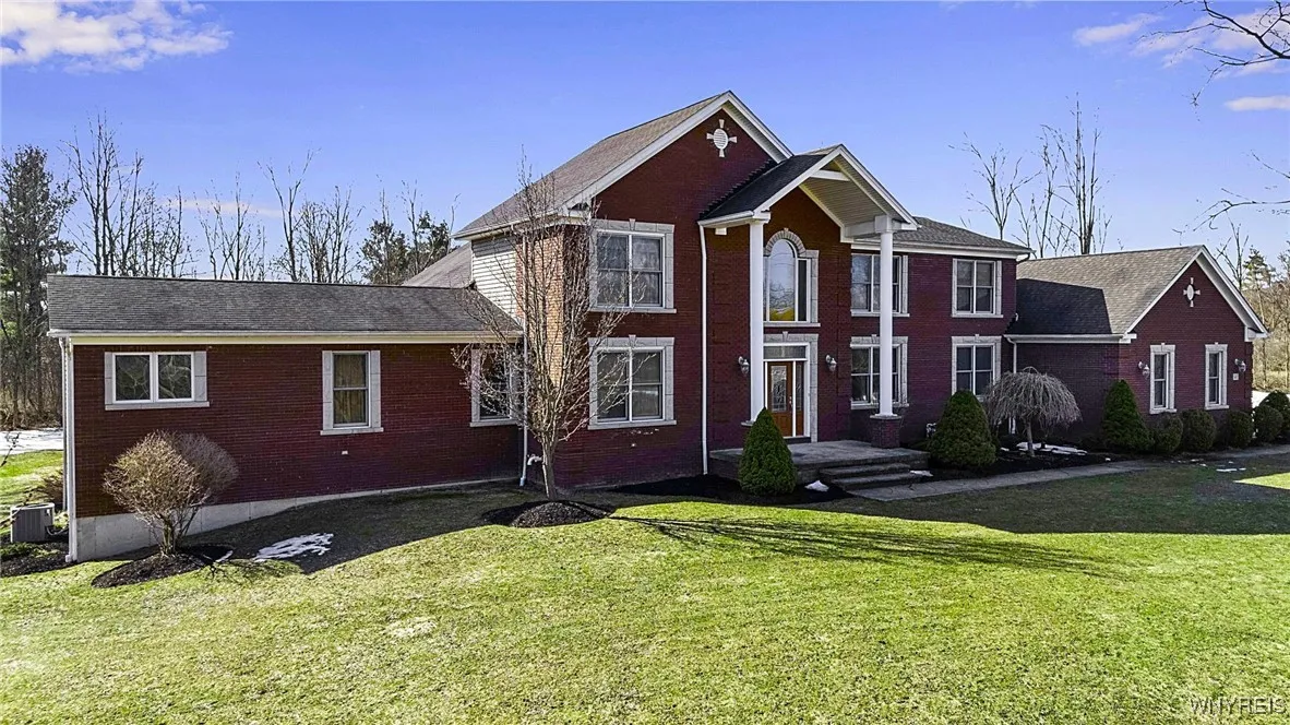 5403 Armor Duells Road, Orchard Park, New York 141, Orchard Park, New York 14127, 3 Bedrooms Bedrooms, 10 Rooms Rooms,2 BathroomsBathrooms,Residential,Closed,5403 Armor Duells Road, Orchard Park, New York 141,B1592983