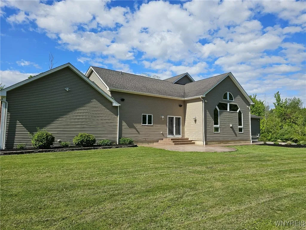 5403 Armor Duells Road, Orchard Park, New York 141, Orchard Park, New York 14127, 3 Bedrooms Bedrooms, 10 Rooms Rooms,2 BathroomsBathrooms,Residential,Closed,5403 Armor Duells Road, Orchard Park, New York 141,B1592983