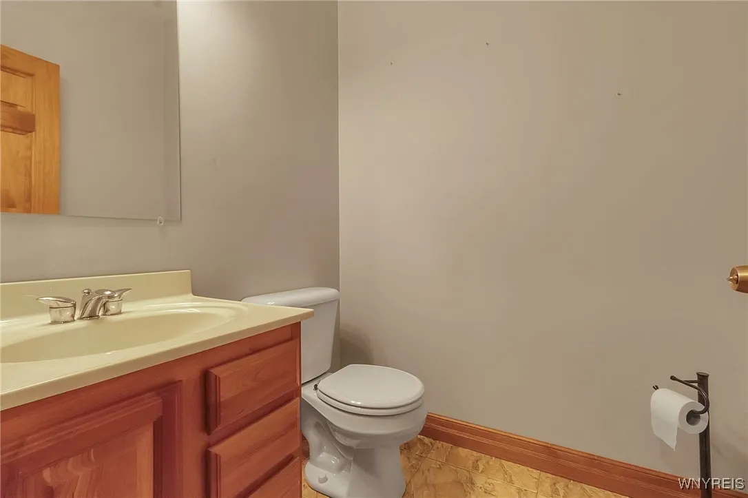 5403 Armor Duells Road, Orchard Park, New York 141, Orchard Park, New York 14127, 3 Bedrooms Bedrooms, 10 Rooms Rooms,2 BathroomsBathrooms,Residential,Closed,5403 Armor Duells Road, Orchard Park, New York 141,B1592983