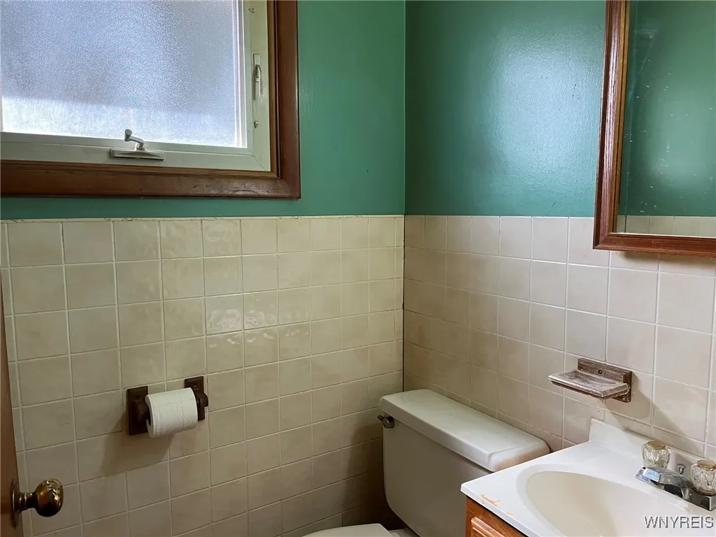 1/2 Bath