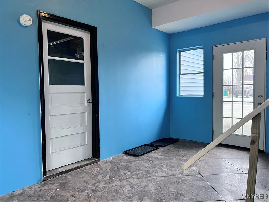 Dirty boots? Heavy coats? No problem! This Breezeway will catch it all and keep the home cleaner!
