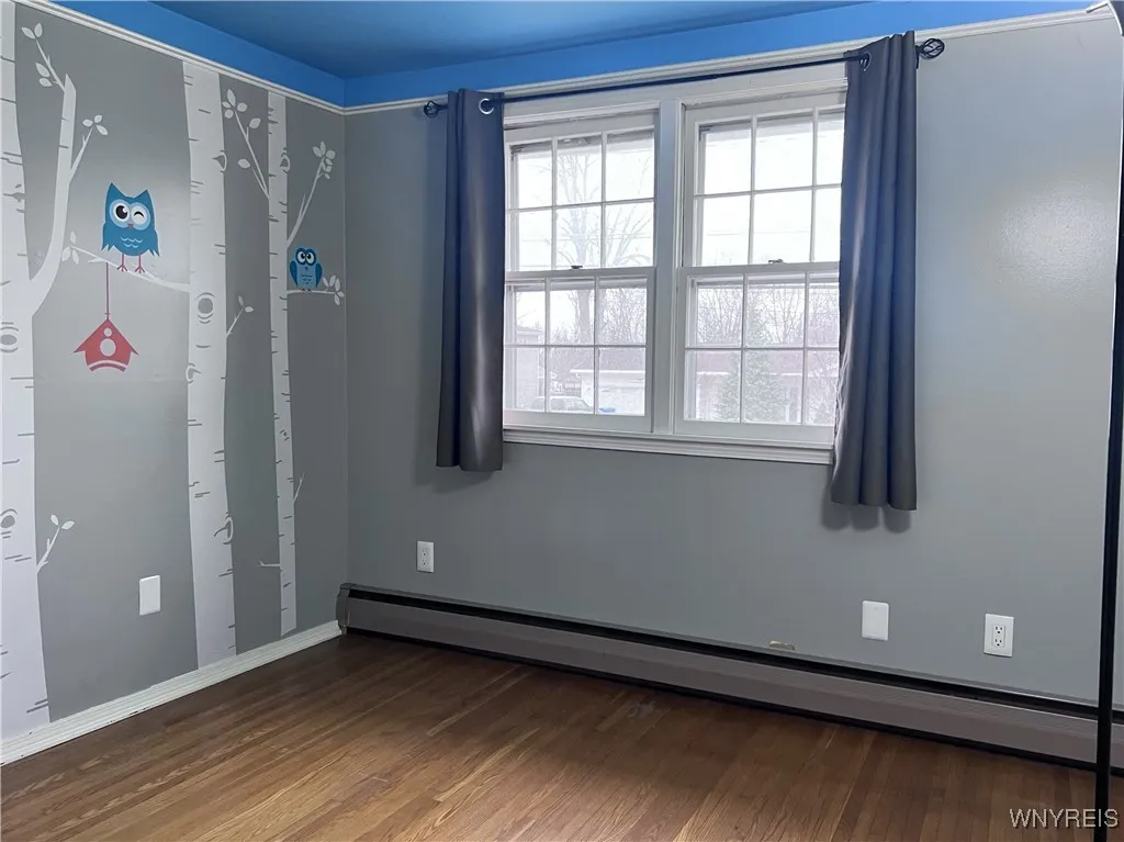 Bedroom 3 has an adorable mural!