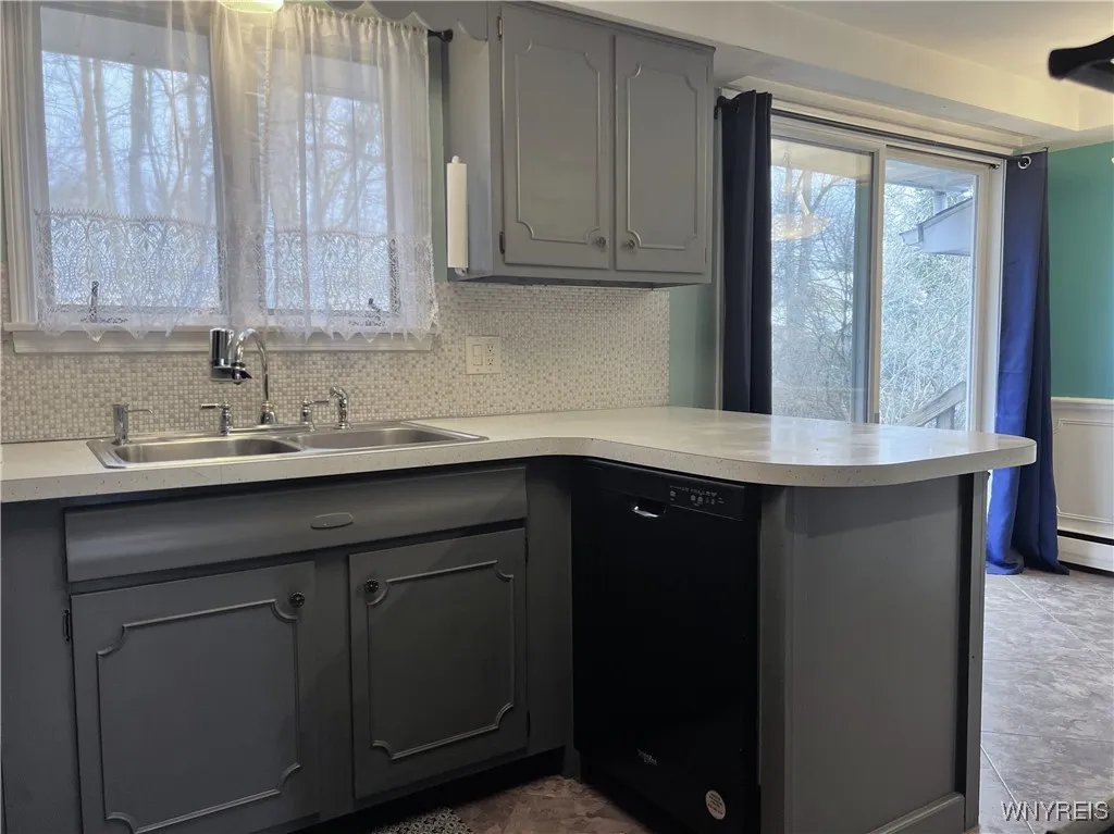 Lots of Counterspace for meal prep!