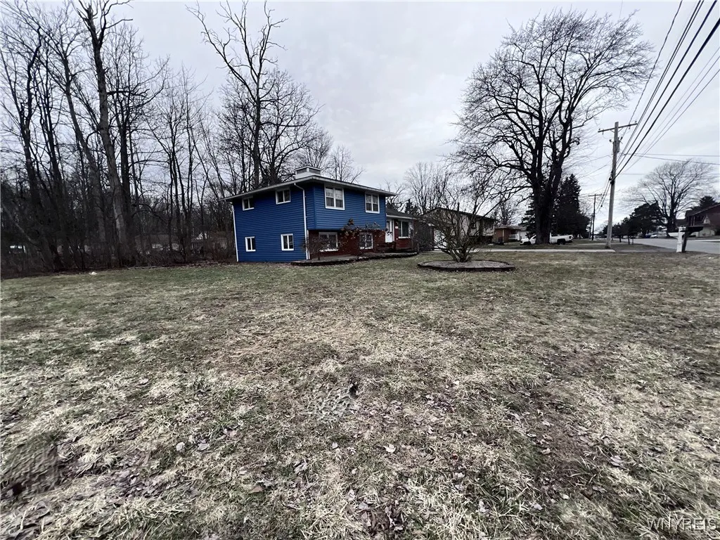 The placement of this home on the lot gives you a huge side yard for whatever outdoor activities you want!
