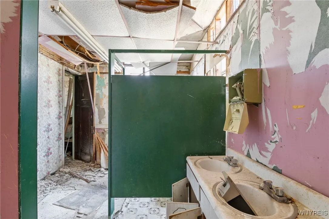 219 West Ferry, Buffalo, New York 14213, Buffalo, New York 14213, ,Commercial Sale,For Sale,219 West Ferry, Buffalo, New York 14213,B1593335