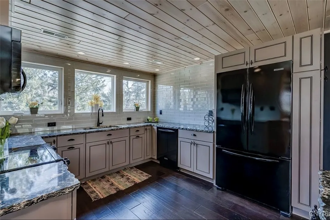 37000 Rock Beach Road West, Cape Vincent, New York, Cape Vincent, New York 13618, 2 Bedrooms Bedrooms, 6 Rooms Rooms,2 BathroomsBathrooms,Residential,For Sale,37000 Rock Beach Road West, Cape Vincent, New York,0,S1593395
