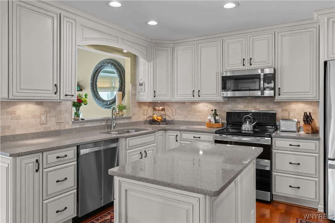 3484 Heatherwood Drive, Hamburg, New York 14075, Hamburg, New York 14075, 3 Bedrooms Bedrooms, 10 Rooms Rooms,2 BathroomsBathrooms,Residential,Closed,3484 Heatherwood Drive, Hamburg, New York 14075,0,B1593459