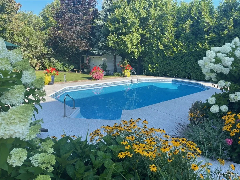 3484 Heatherwood Drive, Hamburg, New York 14075, Hamburg, New York 14075, 3 Bedrooms Bedrooms, 10 Rooms Rooms,2 BathroomsBathrooms,Residential,Closed,3484 Heatherwood Drive, Hamburg, New York 14075,0,B1593459