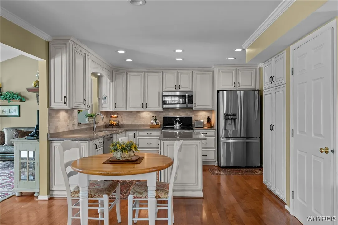 3484 Heatherwood Drive, Hamburg, New York 14075, Hamburg, New York 14075, 3 Bedrooms Bedrooms, 10 Rooms Rooms,2 BathroomsBathrooms,Residential,Closed,3484 Heatherwood Drive, Hamburg, New York 14075,0,B1593459