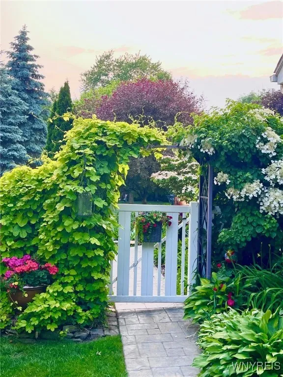 3484 Heatherwood Drive, Hamburg, New York 14075, Hamburg, New York 14075, 3 Bedrooms Bedrooms, 10 Rooms Rooms,2 BathroomsBathrooms,Residential,Closed,3484 Heatherwood Drive, Hamburg, New York 14075,0,B1593459