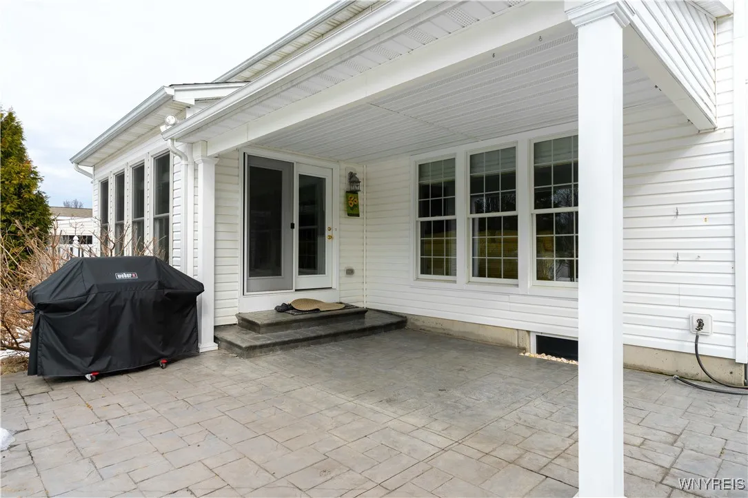3484 Heatherwood Drive, Hamburg, New York 14075, Hamburg, New York 14075, 3 Bedrooms Bedrooms, 10 Rooms Rooms,2 BathroomsBathrooms,Residential,Closed,3484 Heatherwood Drive, Hamburg, New York 14075,0,B1593459