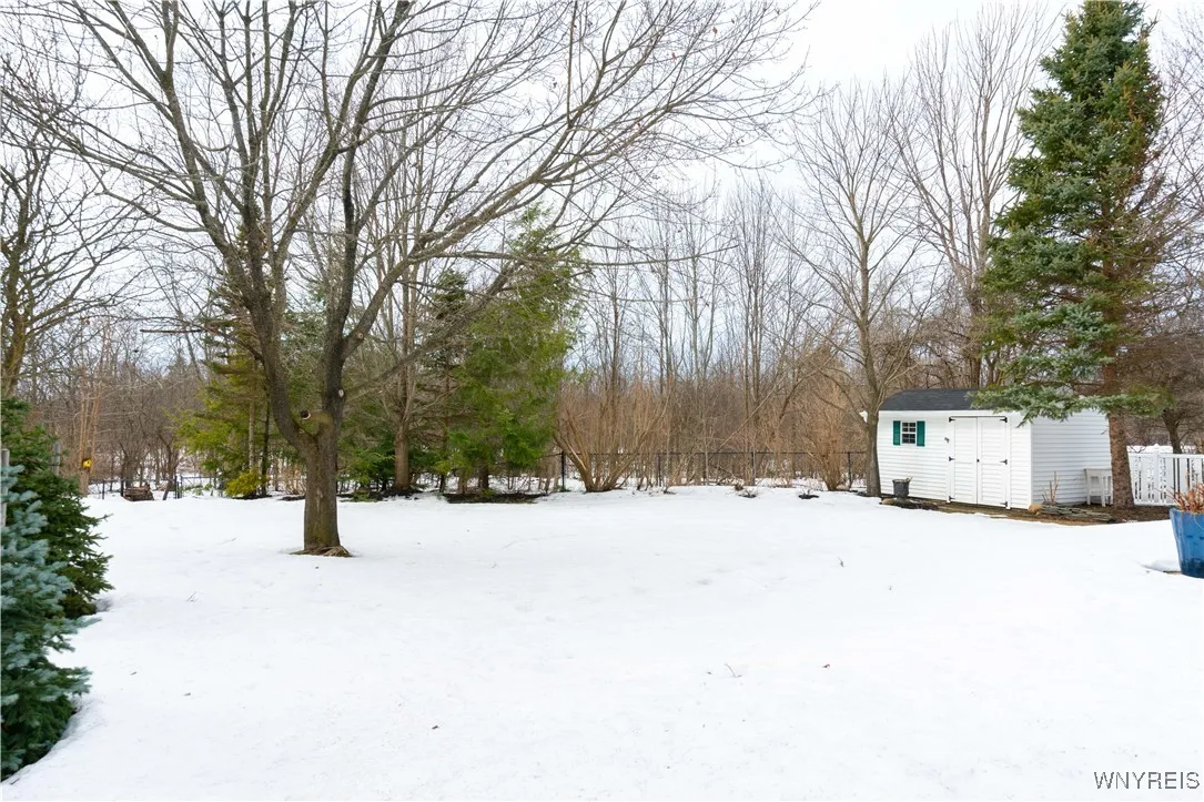 3484 Heatherwood Drive, Hamburg, New York 14075, Hamburg, New York 14075, 3 Bedrooms Bedrooms, 10 Rooms Rooms,2 BathroomsBathrooms,Residential,Closed,3484 Heatherwood Drive, Hamburg, New York 14075,0,B1593459