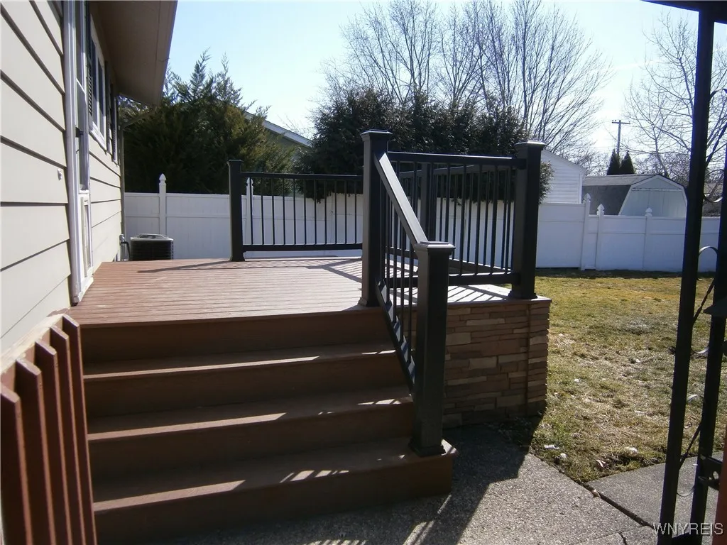 43 Ridgedale Circle, Tonawanda-city, New York 1415, Tonawanda, New York 14150, 3 Bedrooms Bedrooms, 5 Rooms Rooms,1 BathroomBathrooms,Residential,Closed,43 Ridgedale Circle, Tonawanda-city, New York 1415,0,B1593469