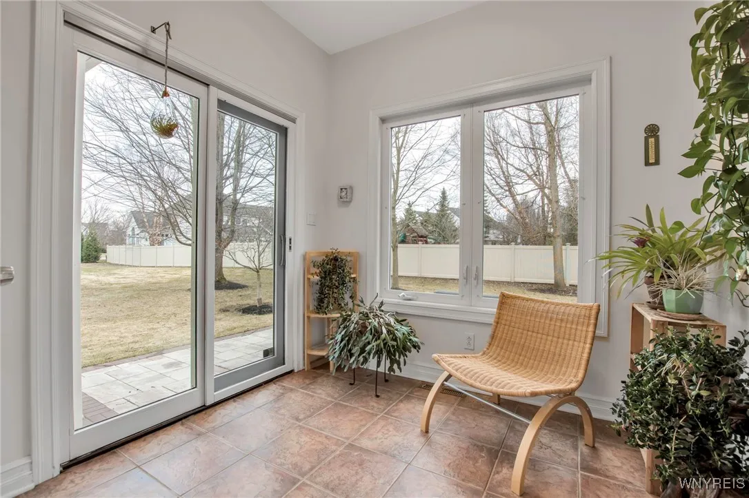 Sunroom off kitchen/heated&cooled