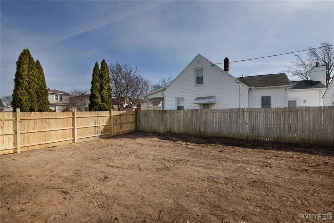 272 Heath Terrace, Tonawanda-town, New York 14223, Tonawanda, New York 14223, 3 Bedrooms Bedrooms, 8 Rooms Rooms,1 BathroomBathrooms,Residential,Closed,272 Heath Terrace, Tonawanda-town, New York 14223,0,B1593506