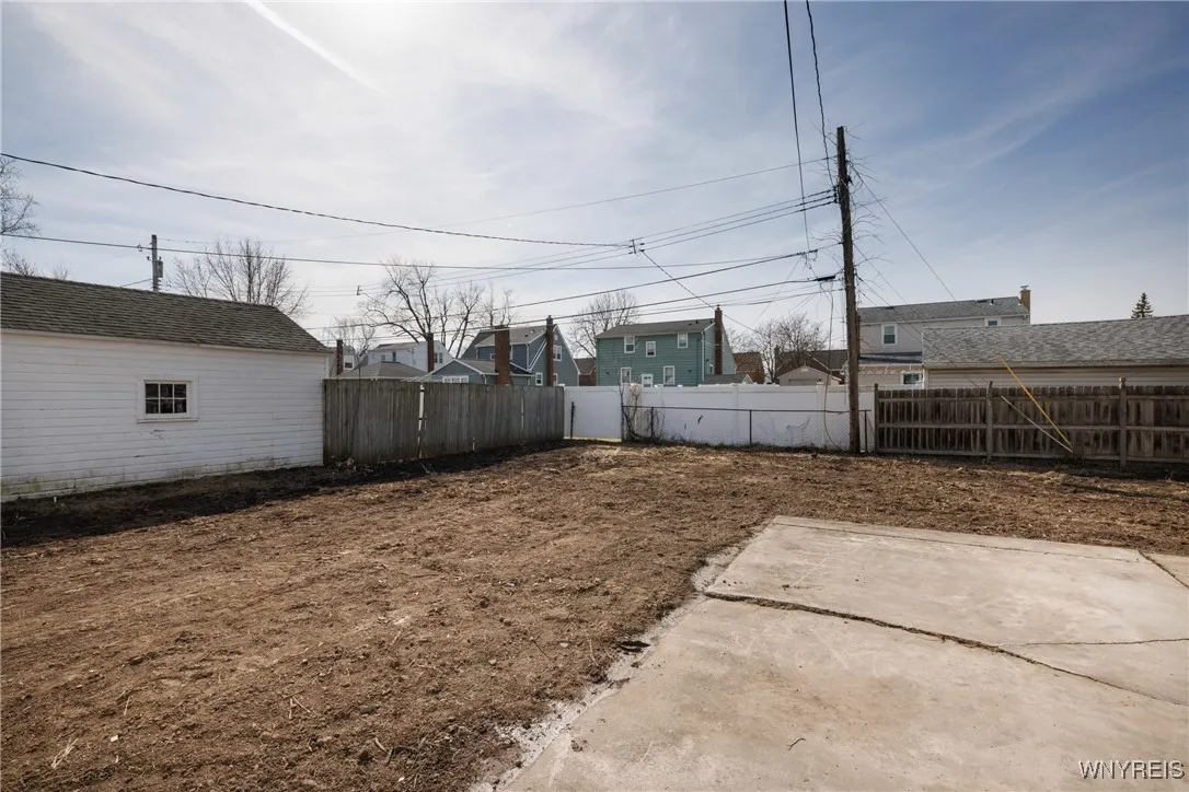 272 Heath Terrace, Tonawanda-town, New York 14223, Tonawanda, New York 14223, 3 Bedrooms Bedrooms, 8 Rooms Rooms,1 BathroomBathrooms,Residential,Closed,272 Heath Terrace, Tonawanda-town, New York 14223,0,B1593506