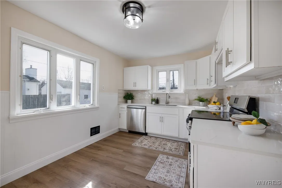 272 Heath Terrace, Tonawanda-town, New York 14223, Tonawanda, New York 14223, 3 Bedrooms Bedrooms, 8 Rooms Rooms,1 BathroomBathrooms,Residential,Closed,272 Heath Terrace, Tonawanda-town, New York 14223,0,B1593506