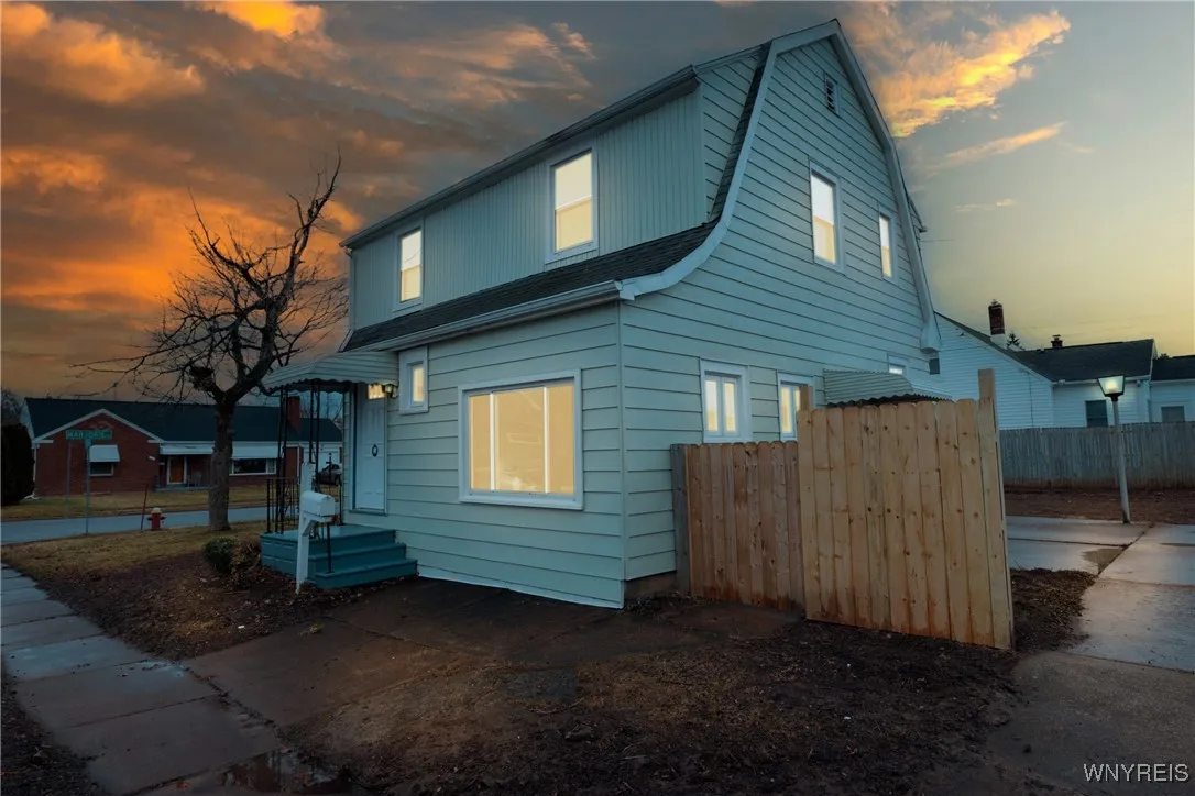 272 Heath Terrace, Tonawanda-town, New York 14223, Tonawanda, New York 14223, 3 Bedrooms Bedrooms, 8 Rooms Rooms,1 BathroomBathrooms,Residential,Closed,272 Heath Terrace, Tonawanda-town, New York 14223,0,B1593506