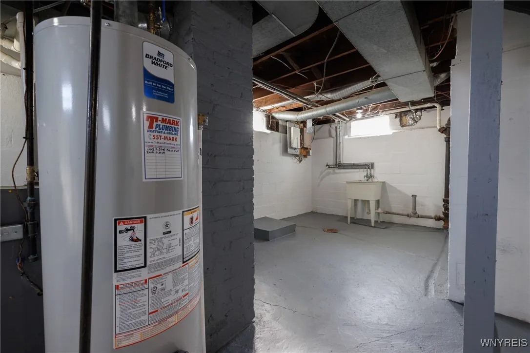272 Heath Terrace, Tonawanda-town, New York 14223, Tonawanda, New York 14223, 3 Bedrooms Bedrooms, 8 Rooms Rooms,1 BathroomBathrooms,Residential,Closed,272 Heath Terrace, Tonawanda-town, New York 14223,0,B1593506