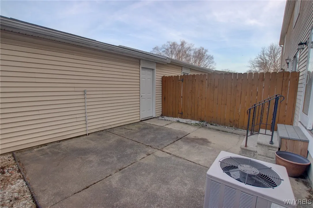 15 Wimbledon Lane, West Seneca, New York 14224, West Seneca, New York 14224, 2 Bedrooms Bedrooms, 8 Rooms Rooms,1 BathroomBathrooms,Residential,Closed,15 Wimbledon Lane, West Seneca, New York 14224,0,B1593405