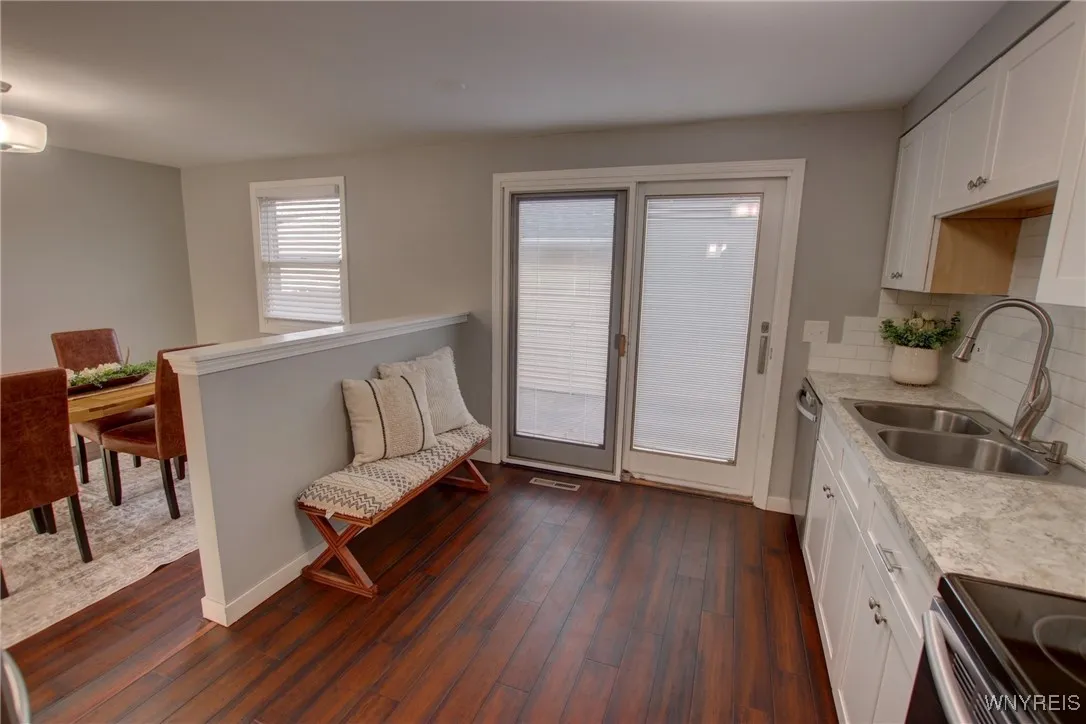 15 Wimbledon Lane, West Seneca, New York 14224, West Seneca, New York 14224, 2 Bedrooms Bedrooms, 8 Rooms Rooms,1 BathroomBathrooms,Residential,Closed,15 Wimbledon Lane, West Seneca, New York 14224,0,B1593405