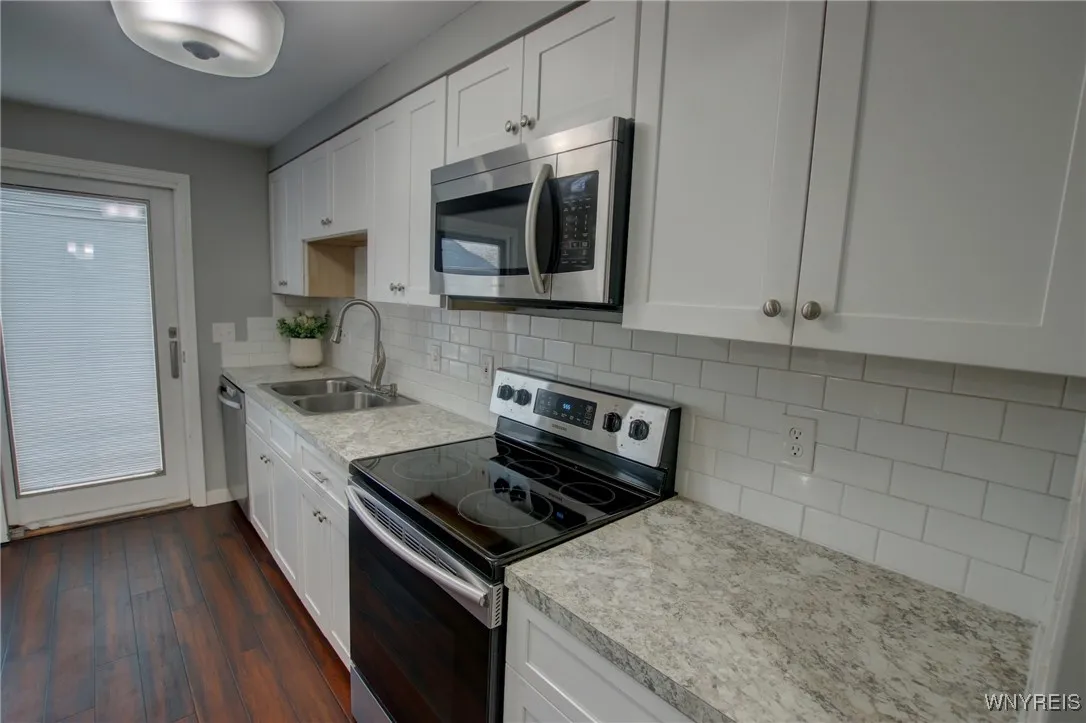 15 Wimbledon Lane, West Seneca, New York 14224, West Seneca, New York 14224, 2 Bedrooms Bedrooms, 8 Rooms Rooms,1 BathroomBathrooms,Residential,Closed,15 Wimbledon Lane, West Seneca, New York 14224,0,B1593405