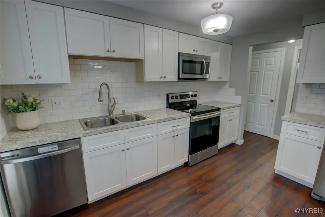 15 Wimbledon Lane, West Seneca, New York 14224, West Seneca, New York 14224, 2 Bedrooms Bedrooms, 8 Rooms Rooms,1 BathroomBathrooms,Residential,Closed,15 Wimbledon Lane, West Seneca, New York 14224,0,B1593405