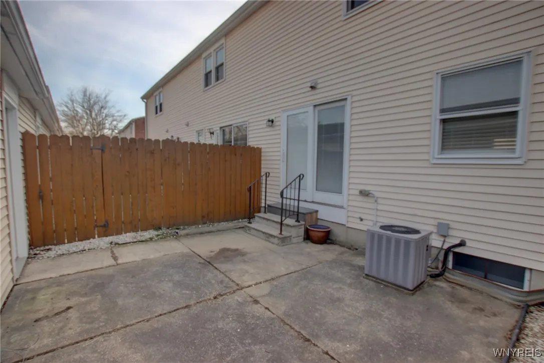 15 Wimbledon Lane, West Seneca, New York 14224, West Seneca, New York 14224, 2 Bedrooms Bedrooms, 8 Rooms Rooms,1 BathroomBathrooms,Residential,Closed,15 Wimbledon Lane, West Seneca, New York 14224,0,B1593405