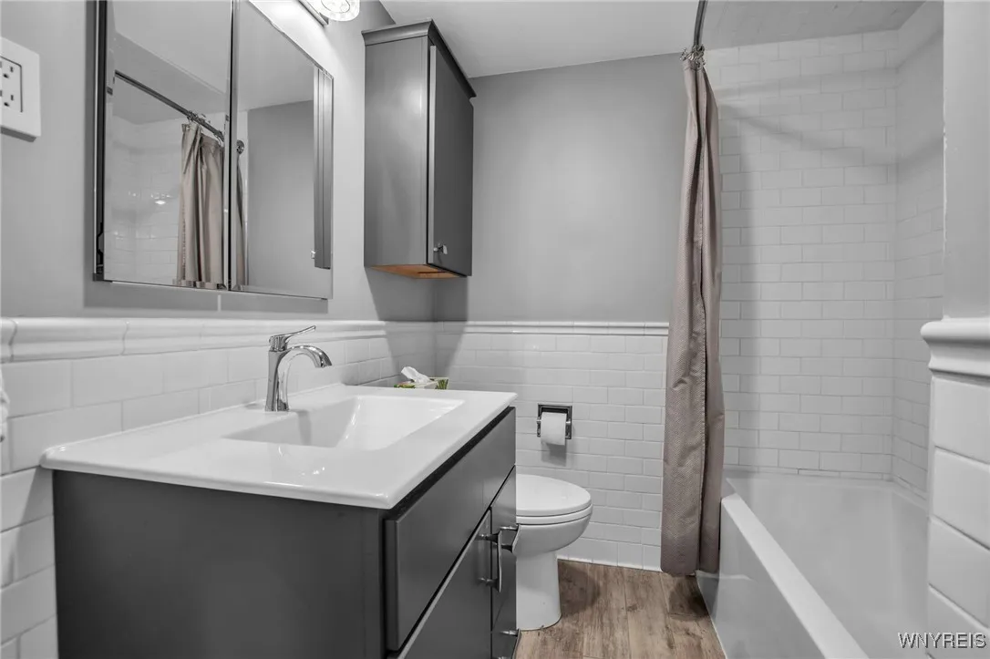 1st Floor Bath