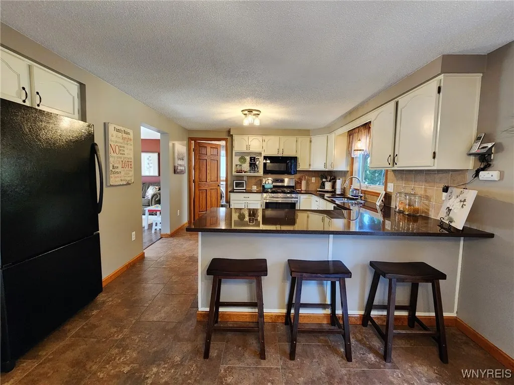 3361 Creekview Drive, Hamburg, New York 14075, Hamburg, New York 14075, 4 Bedrooms Bedrooms, 7 Rooms Rooms,2 BathroomsBathrooms,Residential,Closed,3361 Creekview Drive, Hamburg, New York 14075,0,B1591347