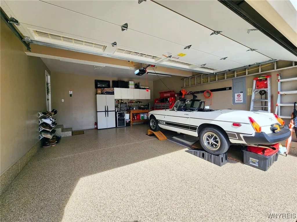 3361 Creekview Drive, Hamburg, New York 14075, Hamburg, New York 14075, 4 Bedrooms Bedrooms, 7 Rooms Rooms,2 BathroomsBathrooms,Residential,Closed,3361 Creekview Drive, Hamburg, New York 14075,0,B1591347
