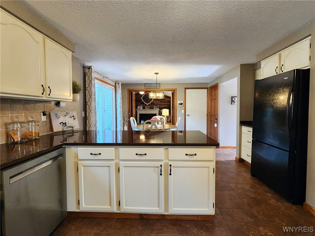 3361 Creekview Drive, Hamburg, New York 14075, Hamburg, New York 14075, 4 Bedrooms Bedrooms, 7 Rooms Rooms,2 BathroomsBathrooms,Residential,Closed,3361 Creekview Drive, Hamburg, New York 14075,0,B1591347