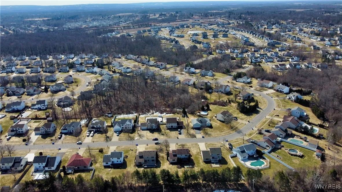 3361 Creekview Drive, Hamburg, New York 14075, Hamburg, New York 14075, 4 Bedrooms Bedrooms, 7 Rooms Rooms,2 BathroomsBathrooms,Residential,Closed,3361 Creekview Drive, Hamburg, New York 14075,0,B1591347