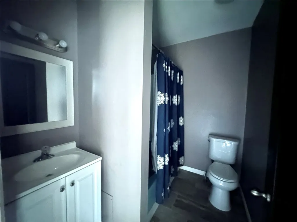 1st Floor Bath