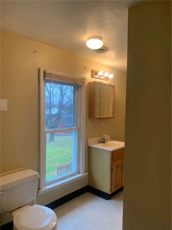 Upper level bath