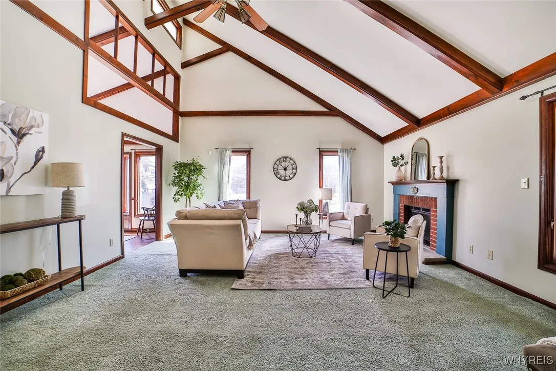 Soaring Ceilings!