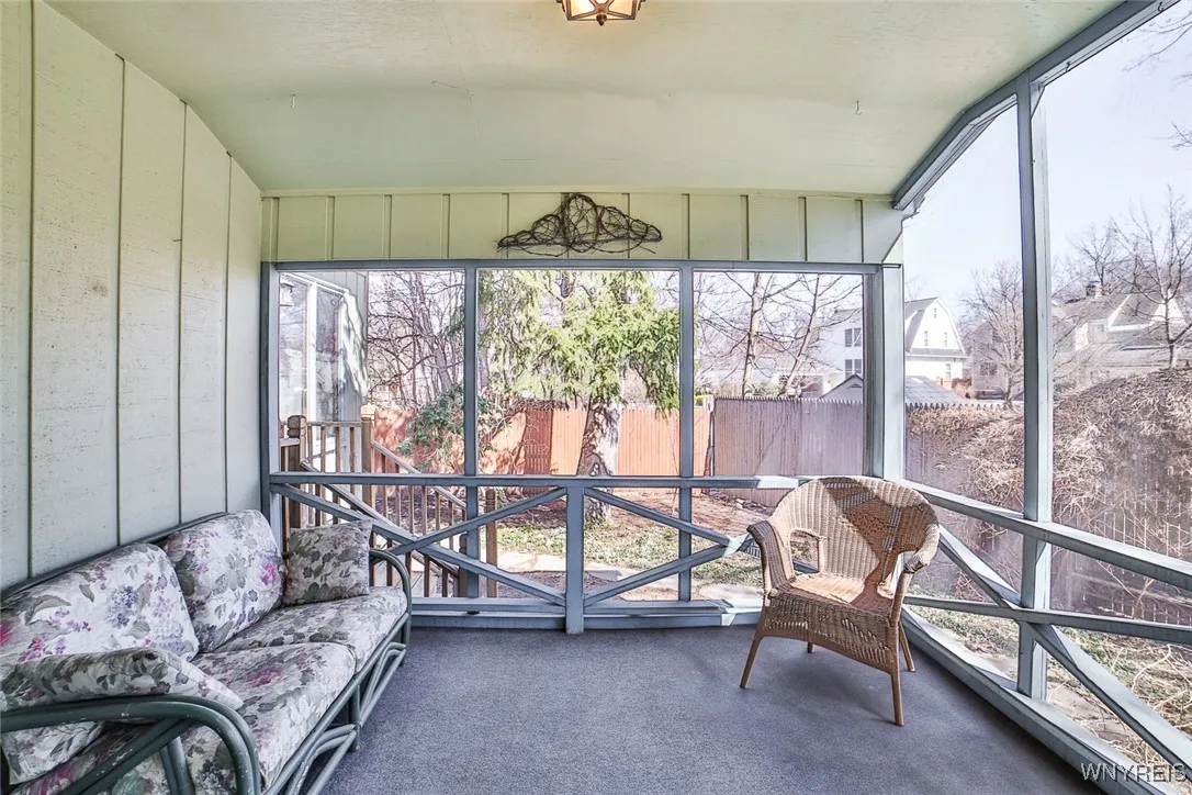 Screened Porch off DR!