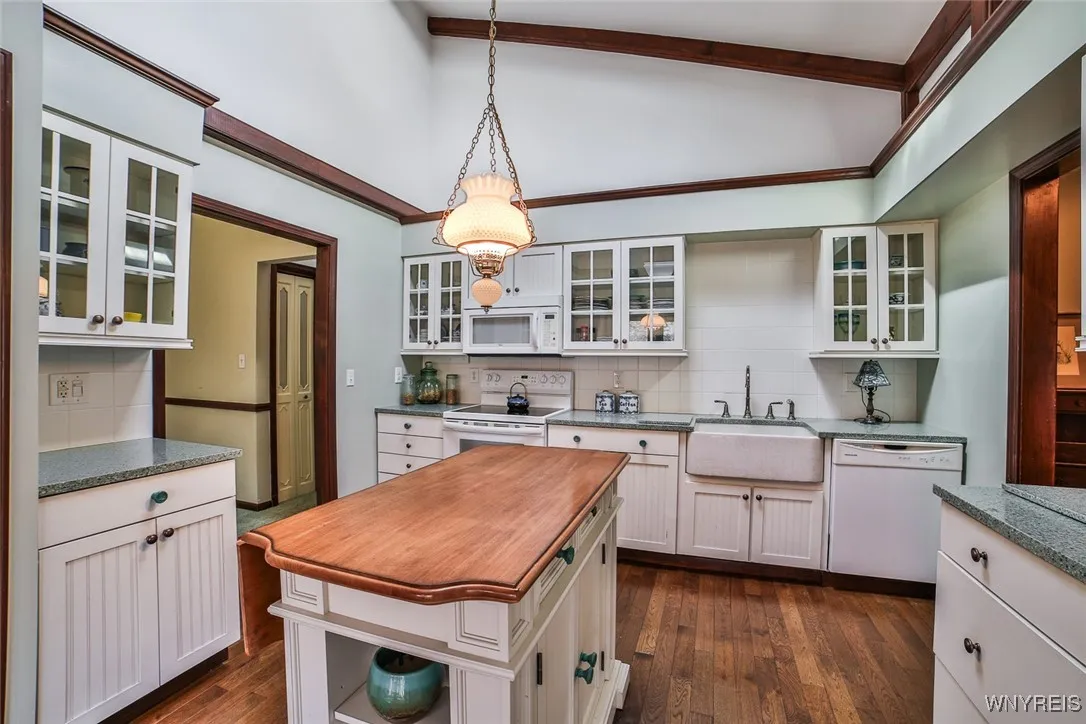 Kitchen with Gorgeous Wood Floors!