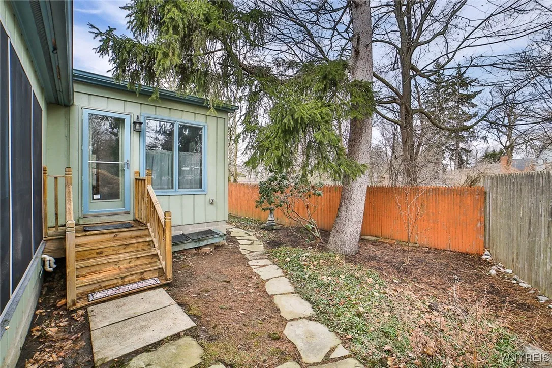 Separate entrance to Primary Suite!