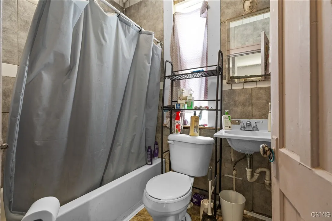 809 Oswego Street, Utica, New York 13502, Utica, New York 13502, 4 Bedrooms Bedrooms, ,2 BathroomsBathrooms,Residential,For Sale,809 Oswego Street, Utica, New York 13502,S1593439