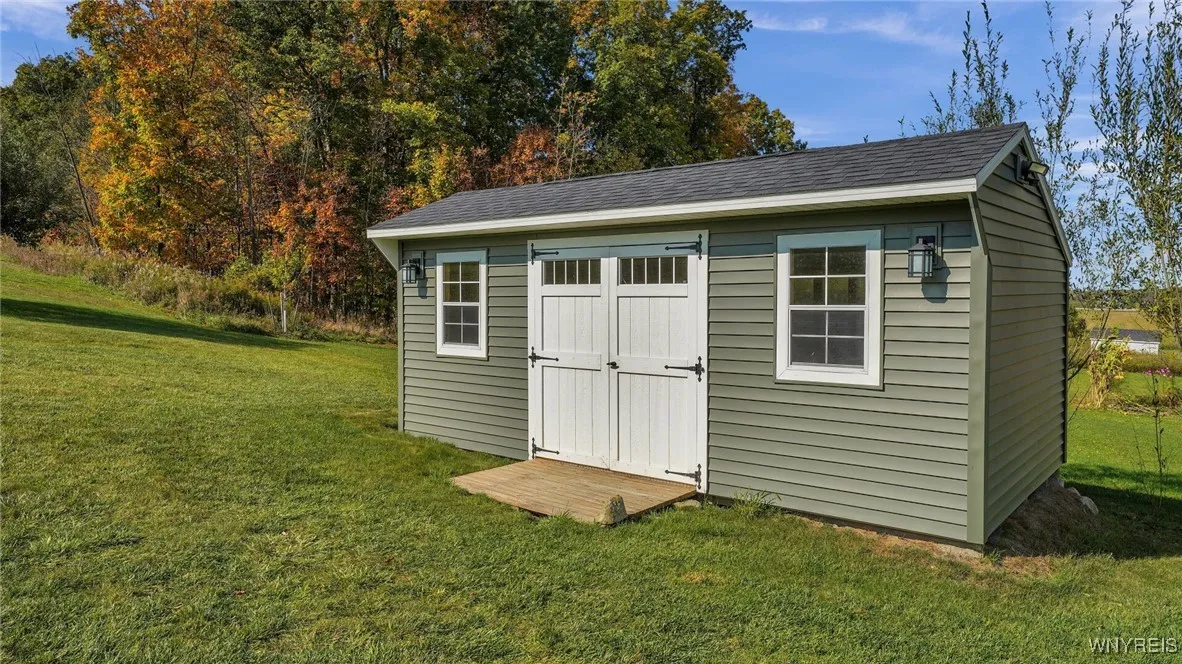 6968 Taylor Road, Hamburg, New York 14075, Hamburg, New York 14075, 4 Bedrooms Bedrooms, 10 Rooms Rooms,2 BathroomsBathrooms,Residential,Closed,6968 Taylor Road, Hamburg, New York 14075,0,B1593378