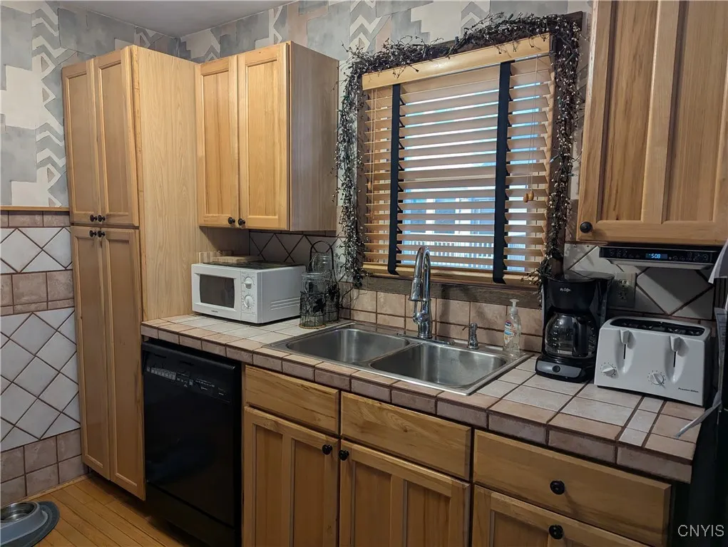 KITCHEN W/ TILE COUNTER TOPS