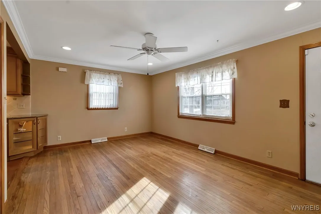 39 Enterprise Avenue, Tonawanda-city, New York 141, Tonawanda, New York 14150, 2 Bedrooms Bedrooms, 7 Rooms Rooms,1 BathroomBathrooms,Residential,Closed,39 Enterprise Avenue, Tonawanda-city, New York 141,0,B1593483