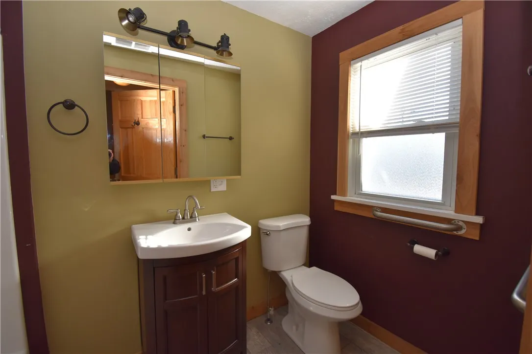 2060 Edgemere Drive, Greece, New York 14612, Greece, New York 14612, 2 Bedrooms Bedrooms, 5 Rooms Rooms,1 BathroomBathrooms,Residential,Closed,2060 Edgemere Drive, Greece, New York 14612,R1591057