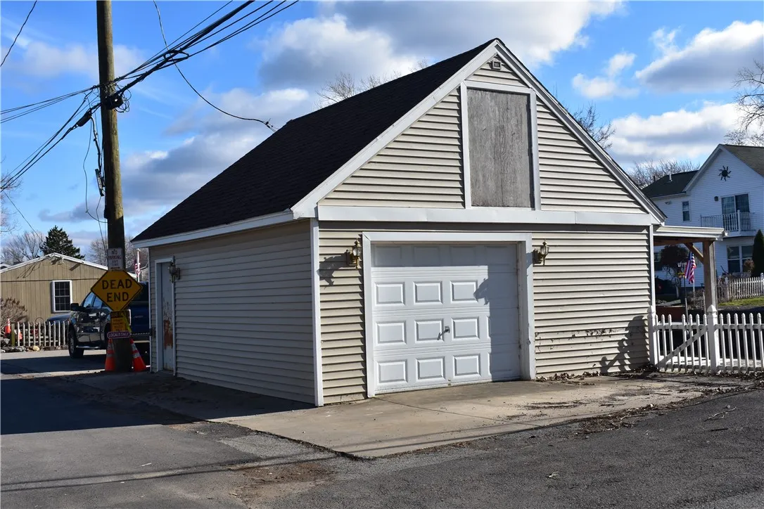 2060 Edgemere Drive, Greece, New York 14612, Greece, New York 14612, 2 Bedrooms Bedrooms, 5 Rooms Rooms,1 BathroomBathrooms,Residential,Closed,2060 Edgemere Drive, Greece, New York 14612,R1591057