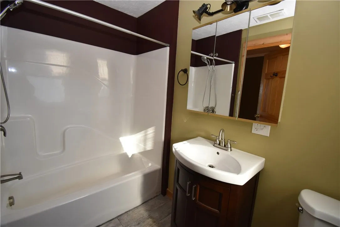 2060 Edgemere Drive, Greece, New York 14612, Greece, New York 14612, 2 Bedrooms Bedrooms, 5 Rooms Rooms,1 BathroomBathrooms,Residential,Closed,2060 Edgemere Drive, Greece, New York 14612,R1591057