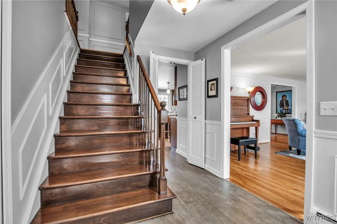 100 Kings Trail, Amherst, New York 14221, Amherst, New York 14221, 5 Bedrooms Bedrooms, 10 Rooms Rooms,2 BathroomsBathrooms,Residential,Closed,100 Kings Trail, Amherst, New York 14221,0,B1593549