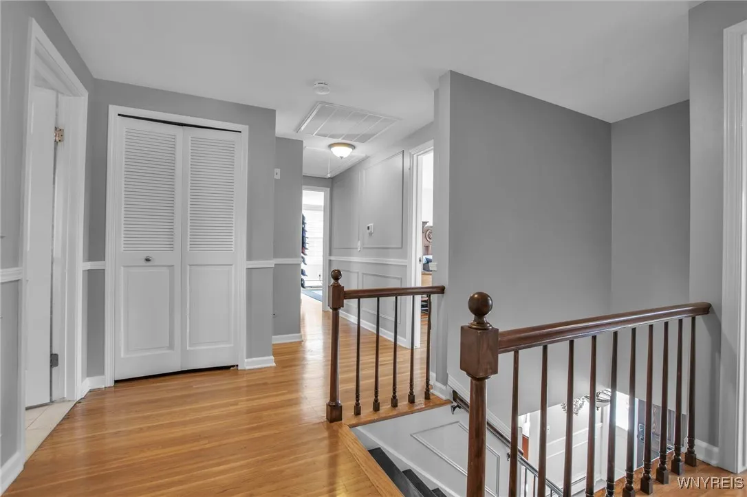 100 Kings Trail, Amherst, New York 14221, Amherst, New York 14221, 5 Bedrooms Bedrooms, 10 Rooms Rooms,2 BathroomsBathrooms,Residential,Closed,100 Kings Trail, Amherst, New York 14221,0,B1593549